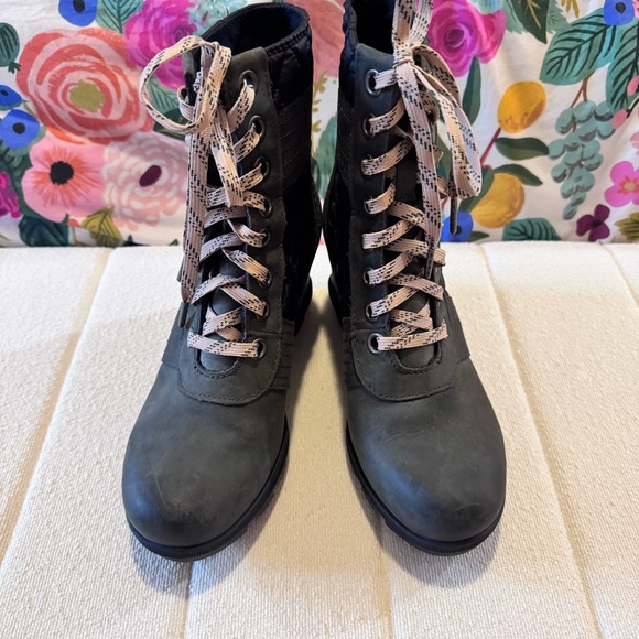 Sorel Women's Black and Army Green Lace-Up Boots - Picture 7 of 11